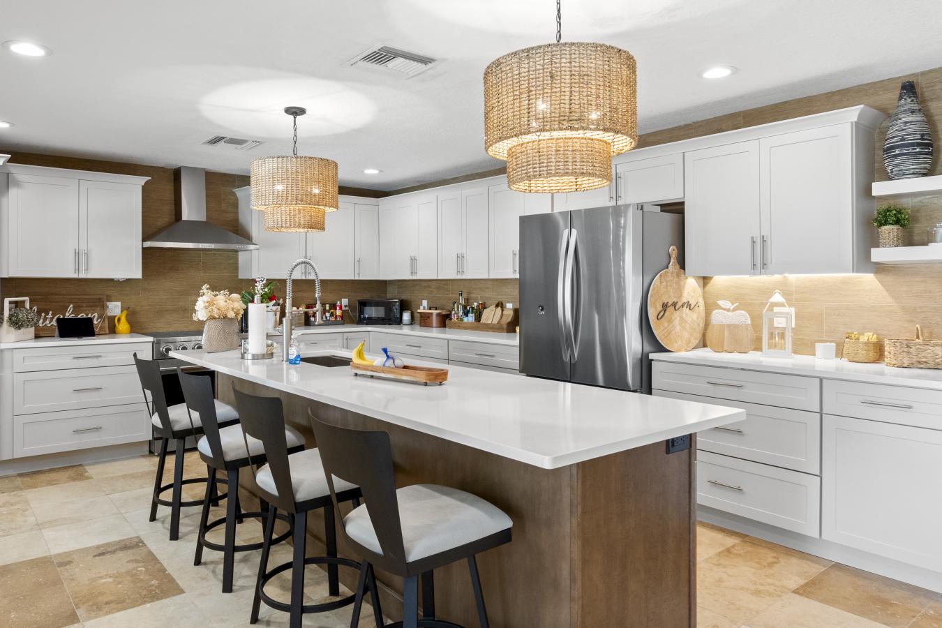 CLEARWATER BEACH, Pinellas, 22767, United States, 3 Bedrooms Bedrooms, ,3 BathroomsBathrooms,Residential,For Sale,1876786