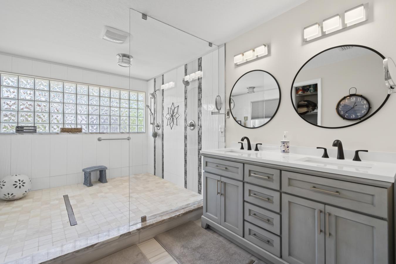 CLEARWATER BEACH, Pinellas, 22767, United States, 3 Bedrooms Bedrooms, ,3 BathroomsBathrooms,Residential,For Sale,1876786