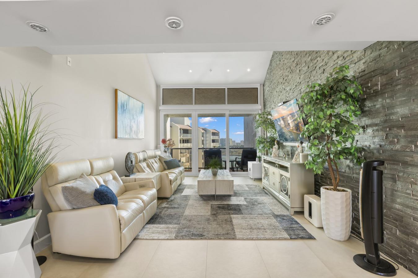 CLEARWATER BEACH, Pinellas, 33767, United States, 3 Bedrooms Bedrooms, ,3 BathroomsBathrooms,Residential,For Sale,1876784