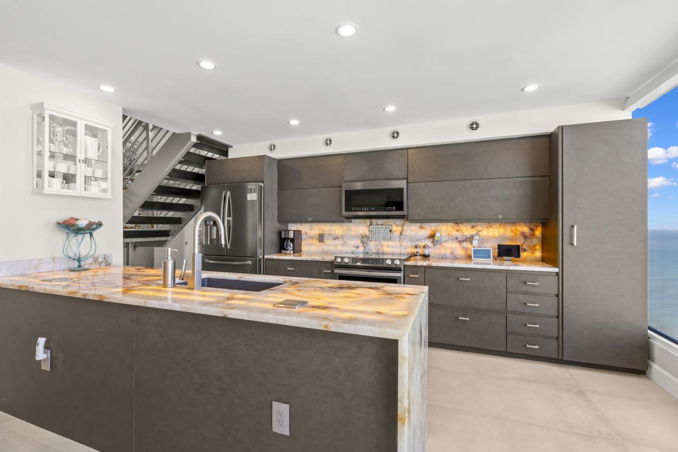 CLEARWATER BEACH, Pinellas, 33767, United States, 3 Bedrooms Bedrooms, ,3 BathroomsBathrooms,Residential,For Sale,1876784