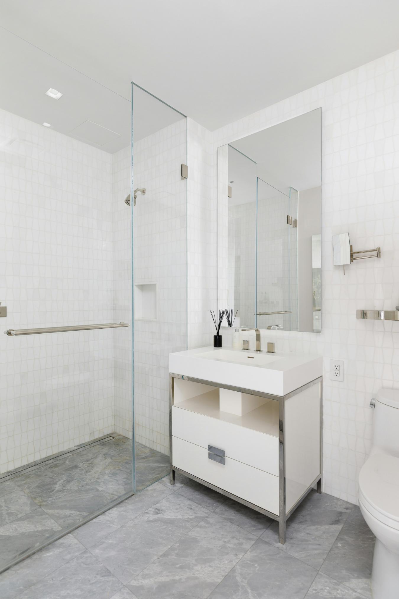 New York, New York, 10023, United States, 3 Bedrooms Bedrooms, ,3 BathroomsBathrooms,Residential,For Sale,1868977