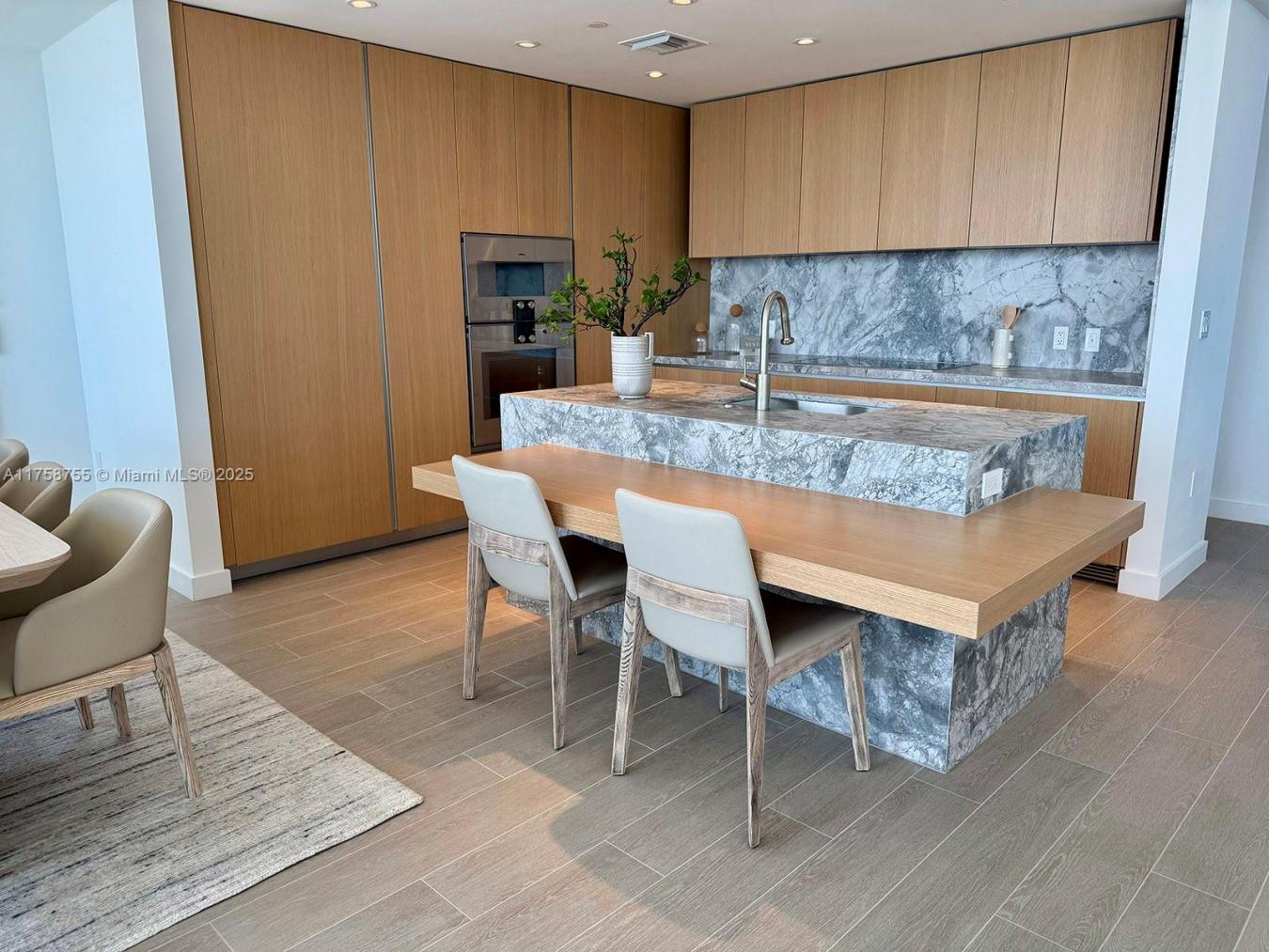 Miami Beach, Florida, 33139, United States, 3 Bedrooms Bedrooms, ,3 BathroomsBathrooms,Residential,For Sale,1871414