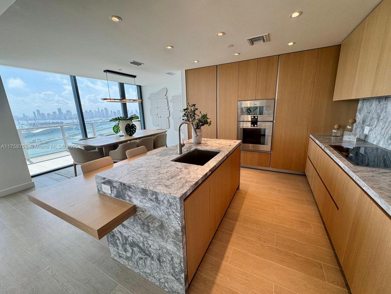 Miami Beach, Florida, 33139, United States, 3 Bedrooms Bedrooms, ,3 BathroomsBathrooms,Residential,For Sale,1871414
