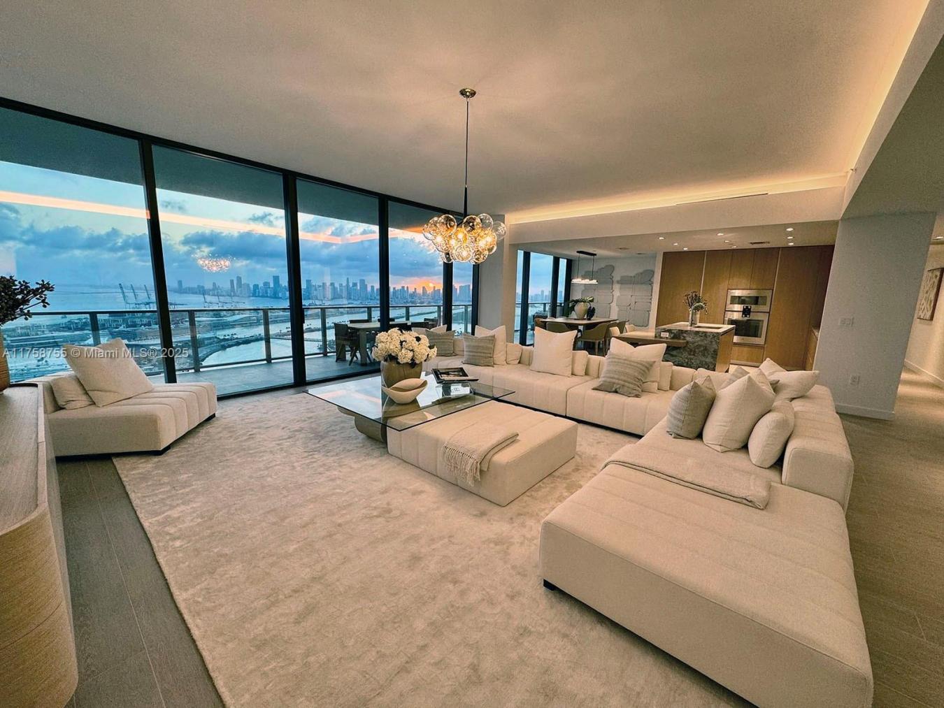 Miami Beach, Florida, 33139, United States, 3 Bedrooms Bedrooms, ,3 BathroomsBathrooms,Residential,For Sale,1871414