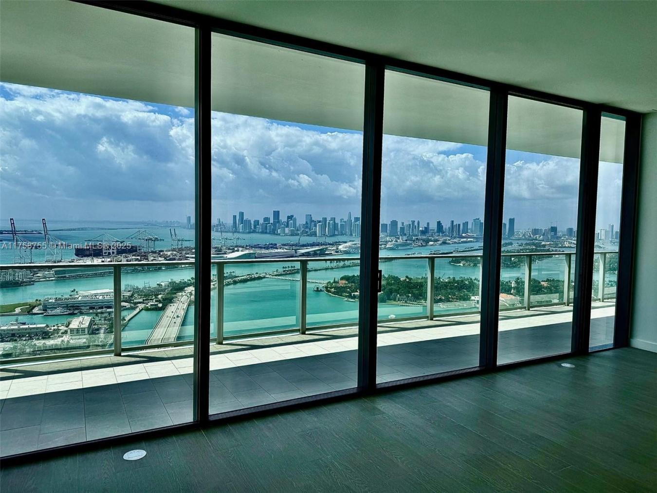 Miami Beach, Florida, 33139, United States, 3 Bedrooms Bedrooms, ,3 BathroomsBathrooms,Residential,For Sale,1871414