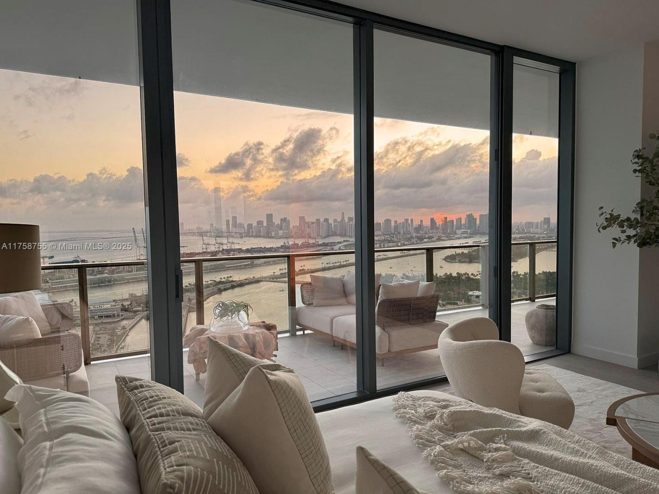 Miami Beach, Florida, 33139, United States, 3 Bedrooms Bedrooms, ,3 BathroomsBathrooms,Residential,For Sale,1871414