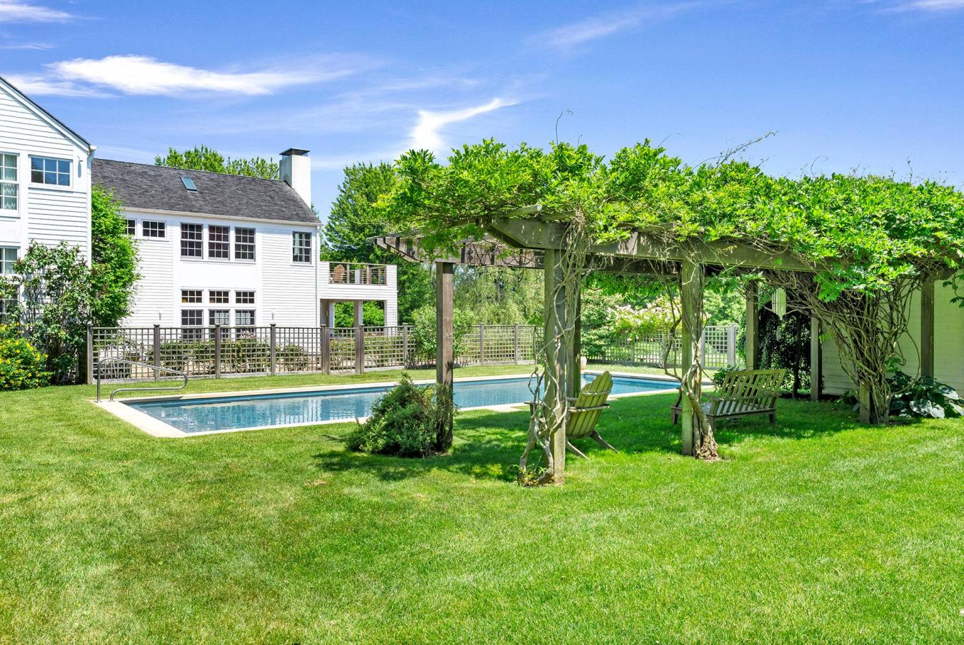Water Mill, New York, 11976, United States, 4 Bedrooms Bedrooms, ,3 BathroomsBathrooms,Residential,For Sale,1868975