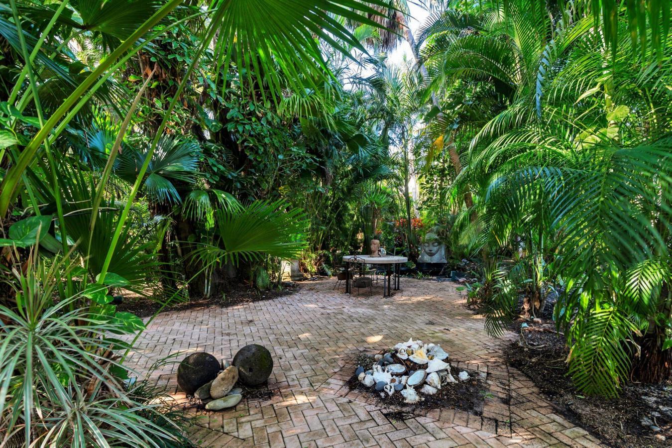 Palm Beach, Florida, 33480, United States, 2 Bedrooms Bedrooms, ,2 BathroomsBathrooms,Residential,For Sale,1868974