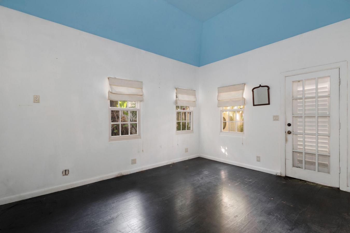 Palm Beach, Florida, 33480, United States, 2 Bedrooms Bedrooms, ,2 BathroomsBathrooms,Residential,For Sale,1868974