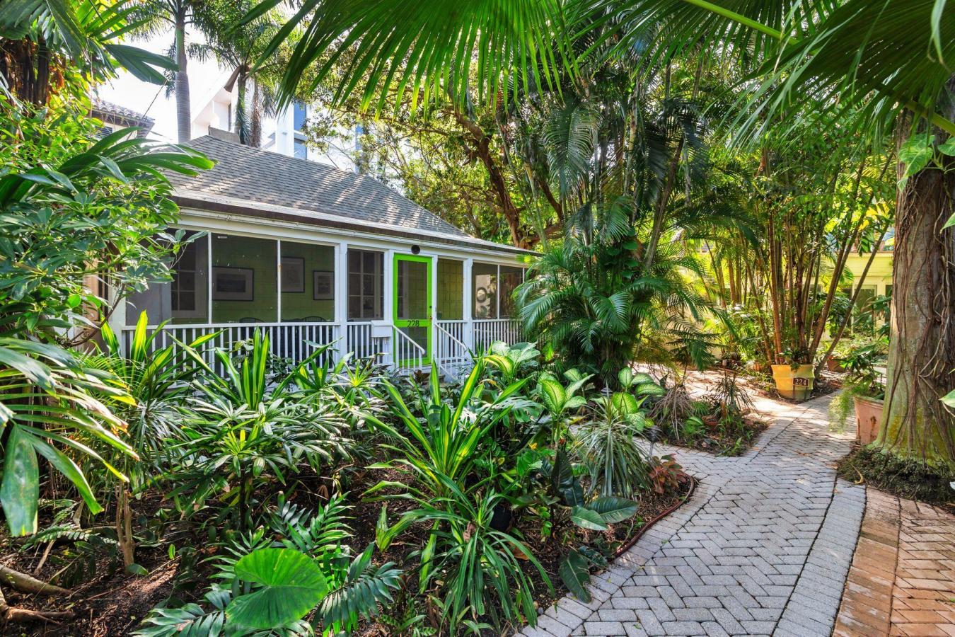 Palm Beach, Florida, 33480, United States, 2 Bedrooms Bedrooms, ,2 BathroomsBathrooms,Residential,For Sale,1868974