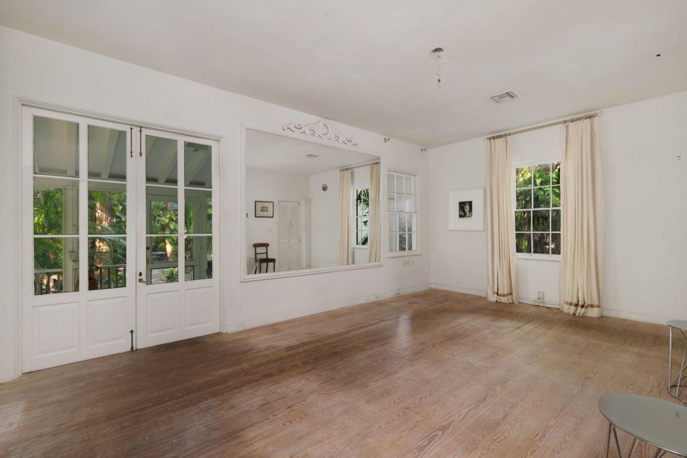 Palm Beach, Florida, 33480, United States, 2 Bedrooms Bedrooms, ,2 BathroomsBathrooms,Residential,For Sale,1868974