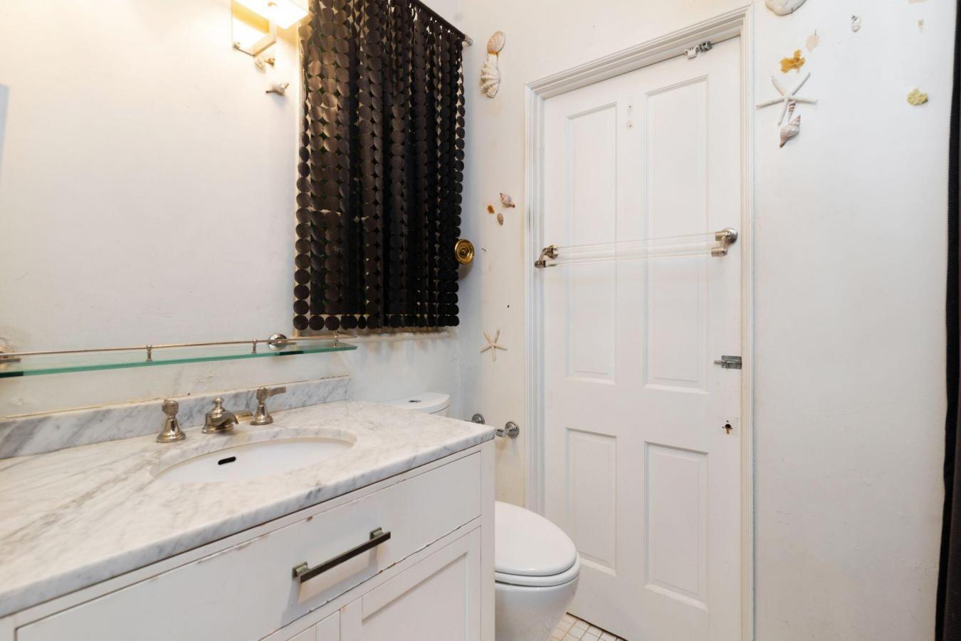 Palm Beach, Florida, 33480, United States, 2 Bedrooms Bedrooms, ,2 BathroomsBathrooms,Residential,For Sale,1868974