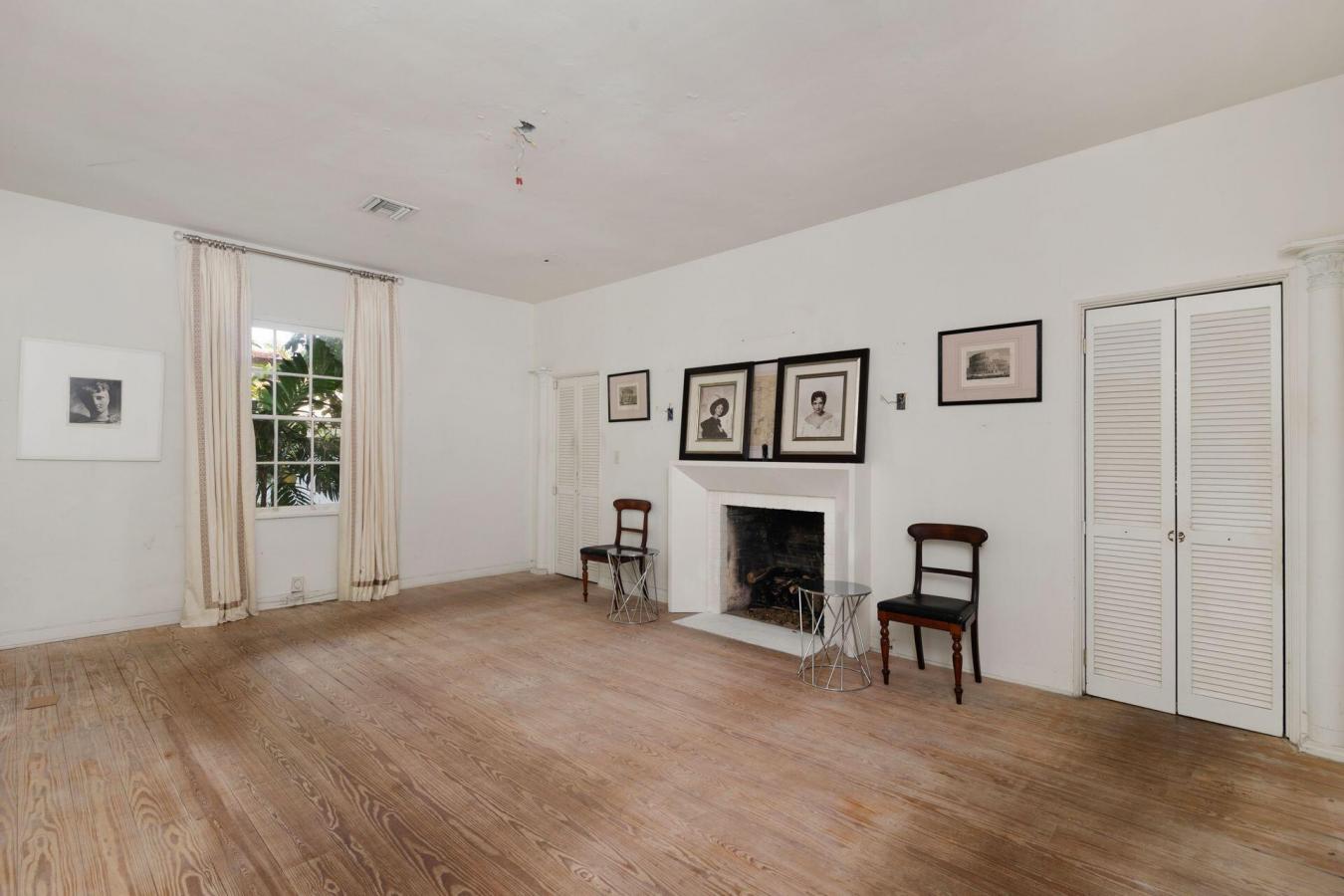 Palm Beach, Florida, 33480, United States, 2 Bedrooms Bedrooms, ,2 BathroomsBathrooms,Residential,For Sale,1868974