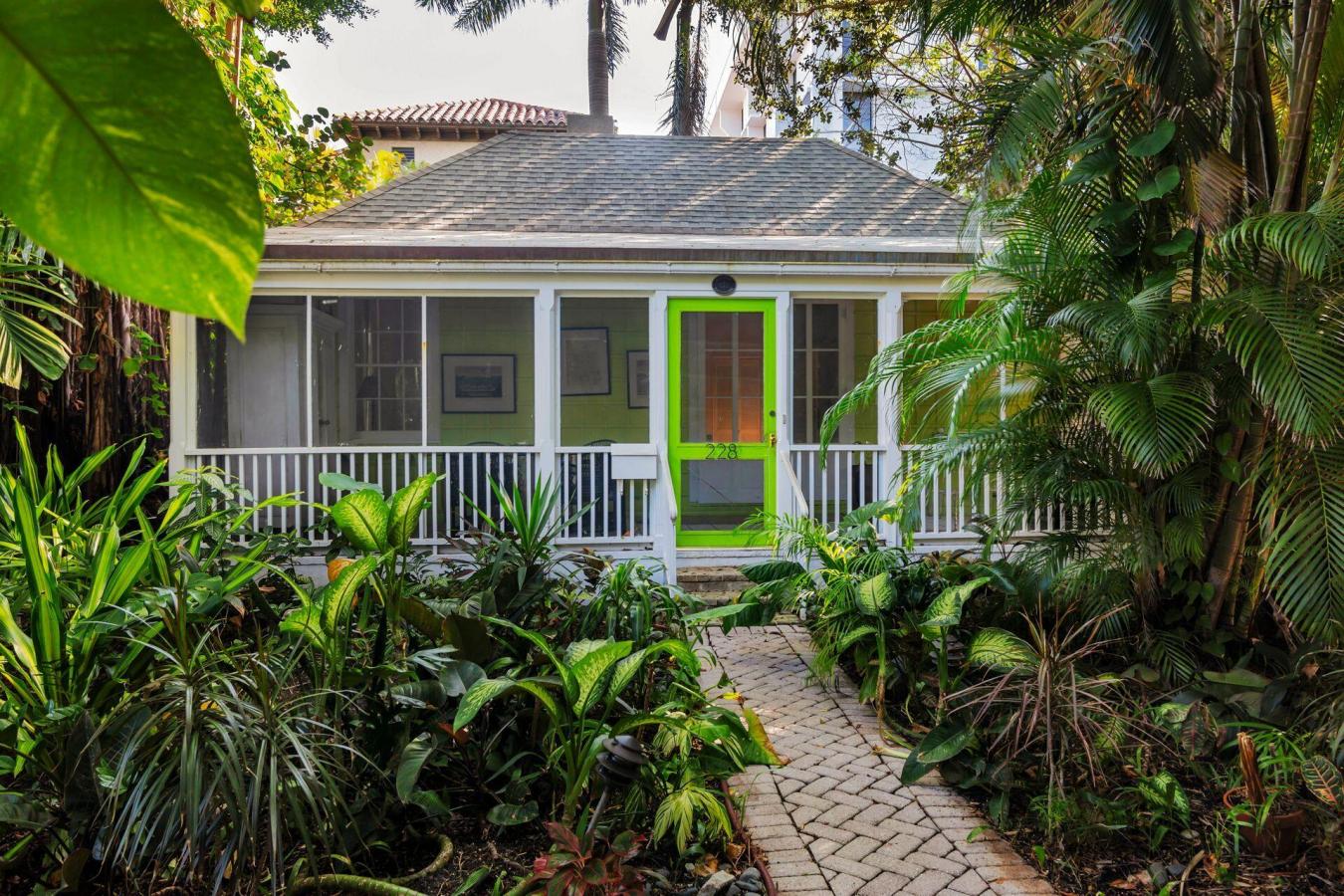 Palm Beach, Florida, 33480, United States, 2 Bedrooms Bedrooms, ,2 BathroomsBathrooms,Residential,For Sale,1868974
