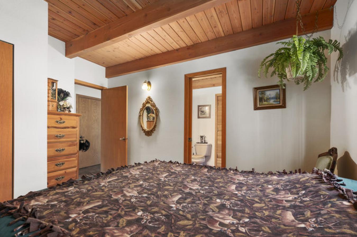 Easton, Kittitas County, 98925, United States, 2 Bedrooms Bedrooms, ,1 BathroomBathrooms,Residential,For Sale,1877682