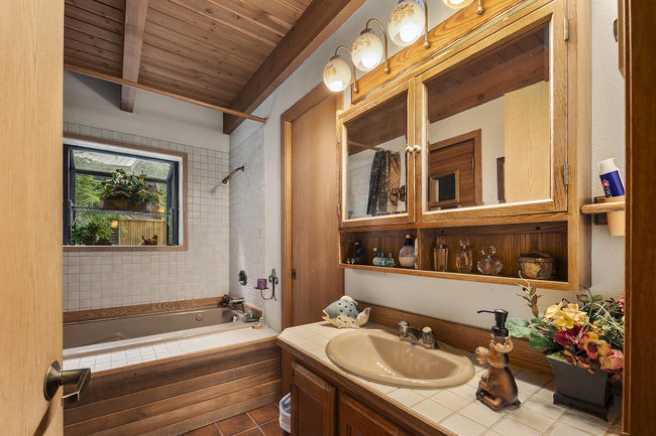 Easton, Kittitas County, 98925, United States, 2 Bedrooms Bedrooms, ,1 BathroomBathrooms,Residential,For Sale,1877682