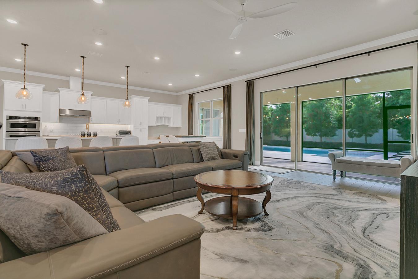 Oviedo, Seminole, 32765, United States, 6 Bedrooms Bedrooms, ,5 BathroomsBathrooms,Residential,For Sale,1877681