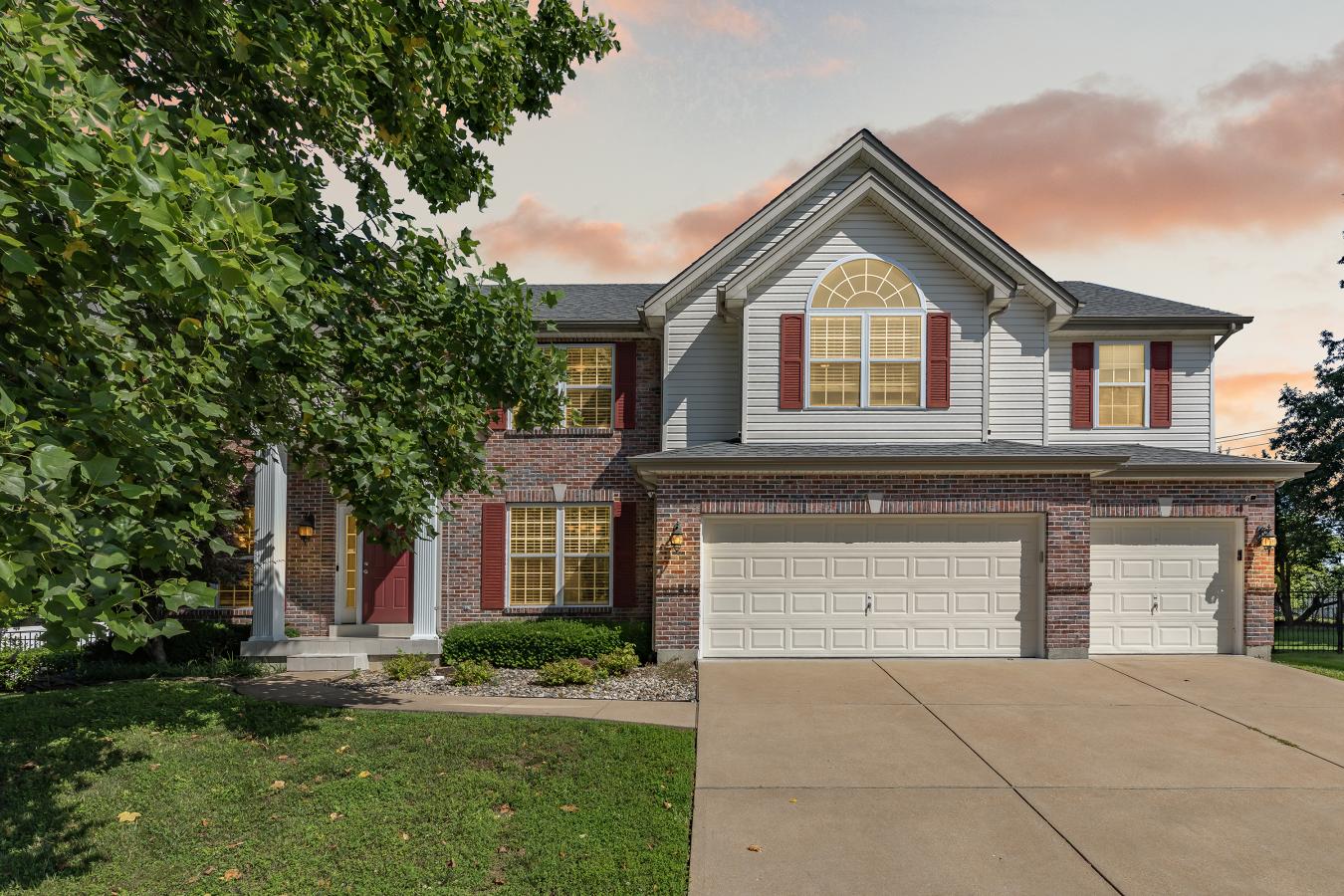 Ballwin, St. Louis, 63021, United States, 4 Bedrooms Bedrooms, ,4 BathroomsBathrooms,Residential,For Sale,1877677
