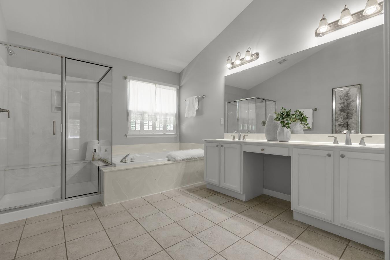 Ballwin, St. Louis, 63021, United States, 4 Bedrooms Bedrooms, ,4 BathroomsBathrooms,Residential,For Sale,1877677