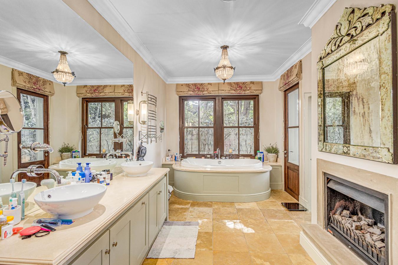 Johannesburg, Johannesburg, 2190, South Africa, 6 Bedrooms Bedrooms, ,5 BathroomsBathrooms,Residential,For Sale,1877671