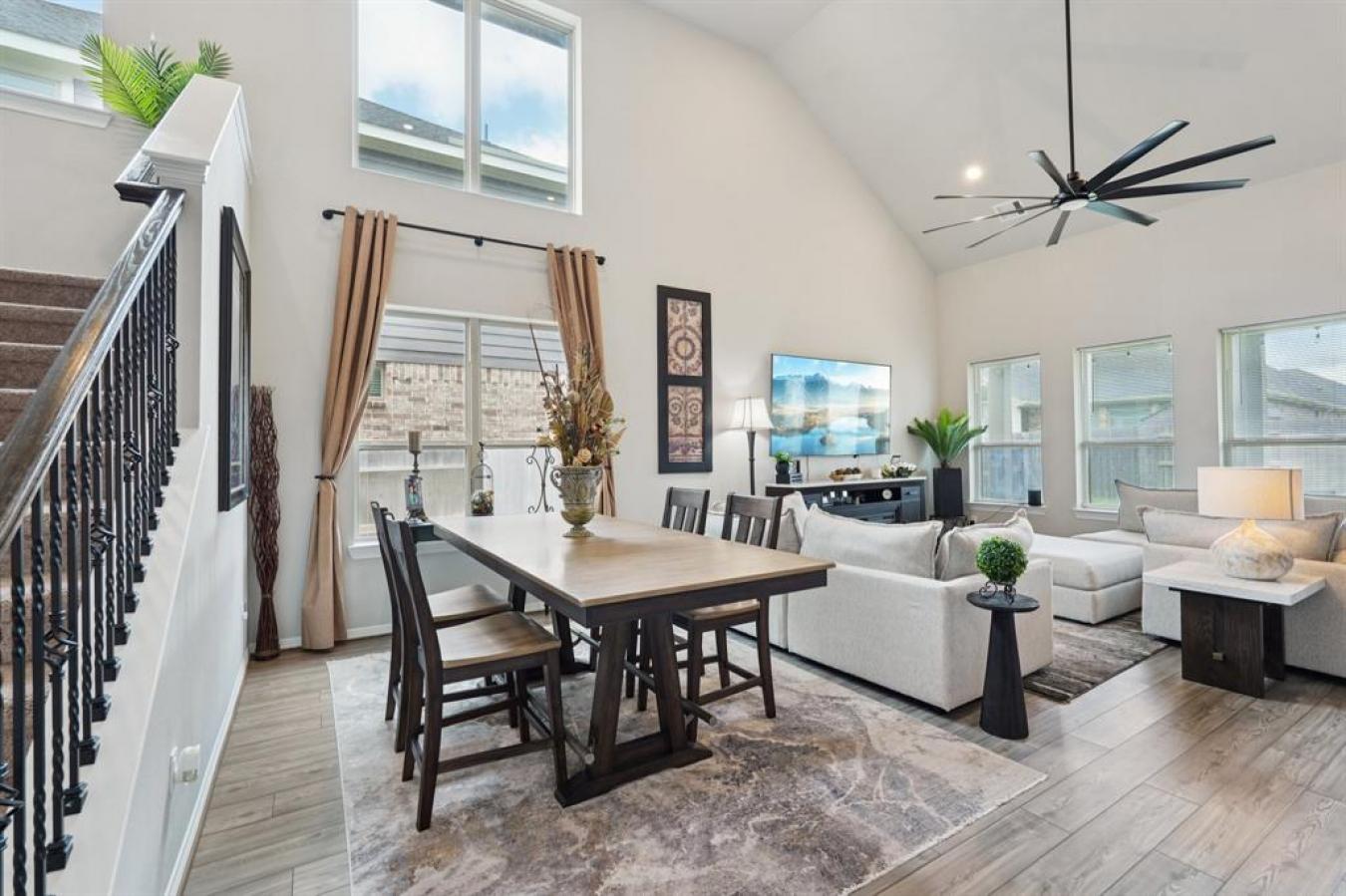 Charming, Modern, and Move-In Ready This stunning 2-story home offers – image 10