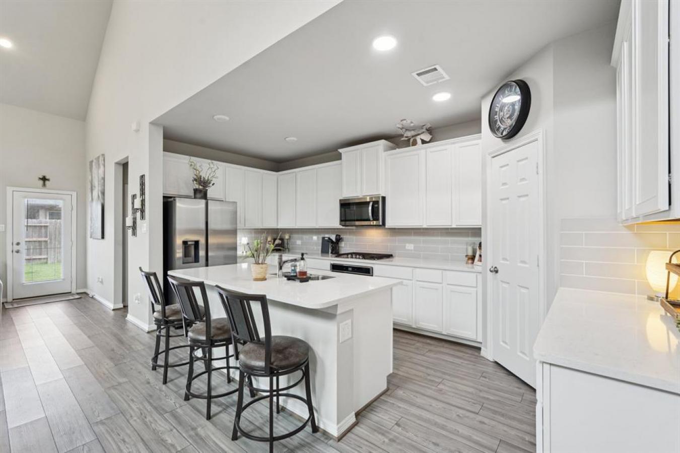 Charming, Modern, and Move-In Ready This stunning 2-story home offers – image 13