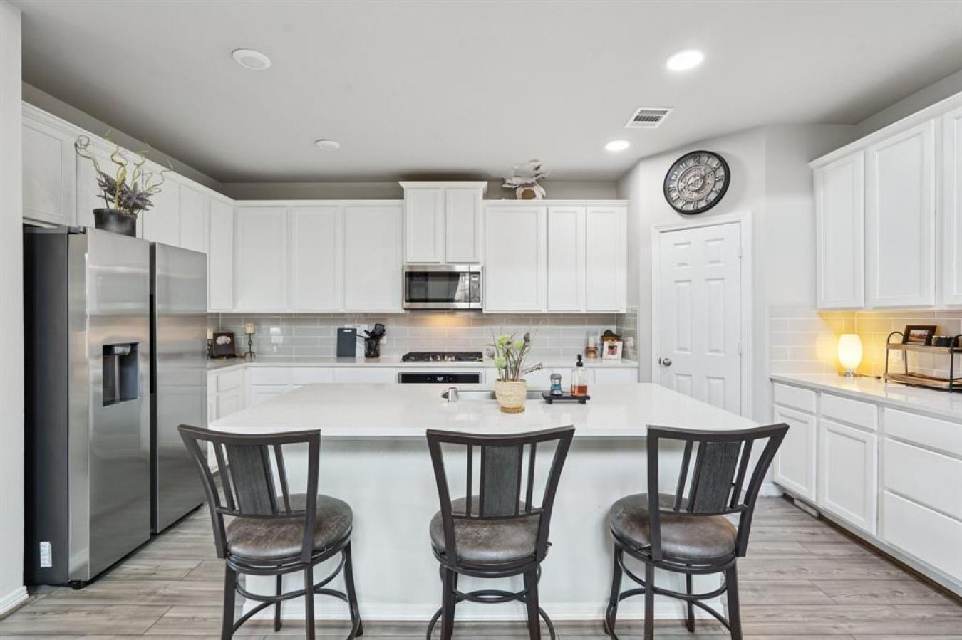 Charming, Modern, and Move-In Ready This stunning 2-story home offers – image 14