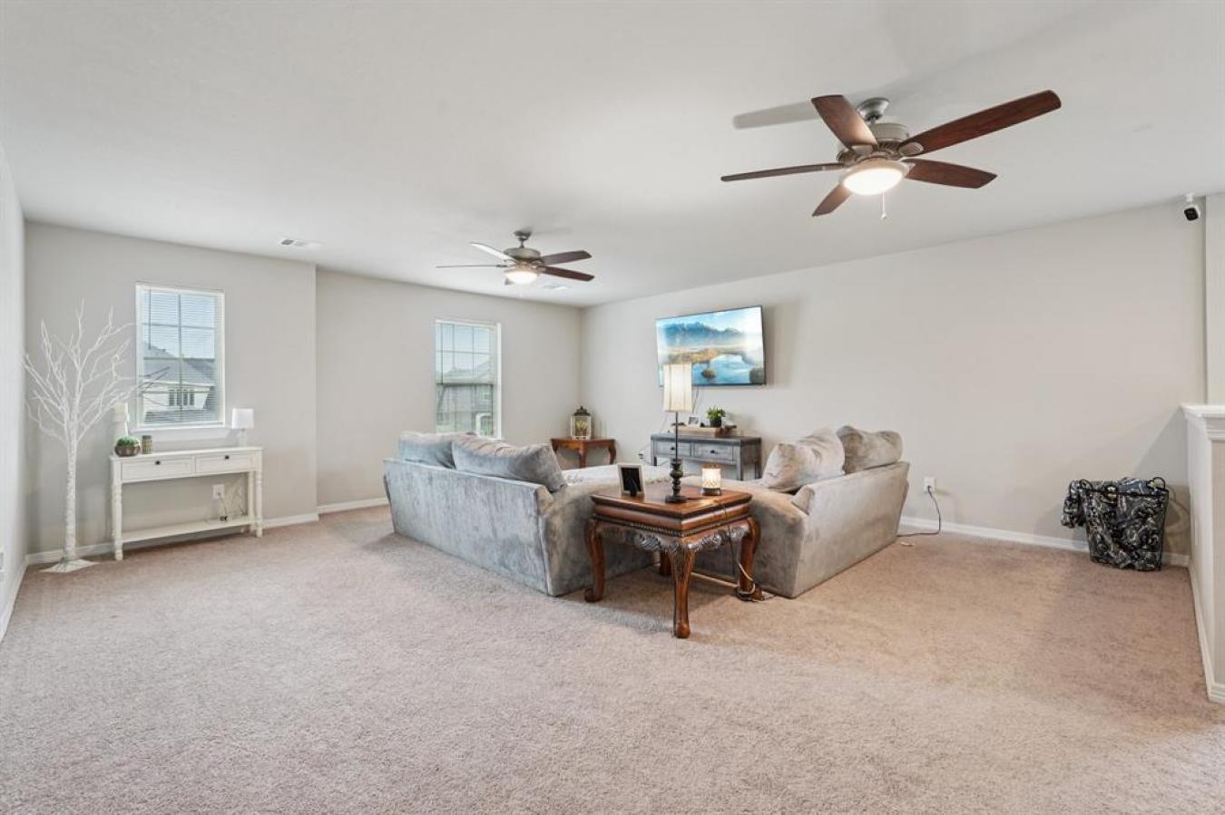 Charming, Modern, and Move-In Ready This stunning 2-story home offers – image 20
