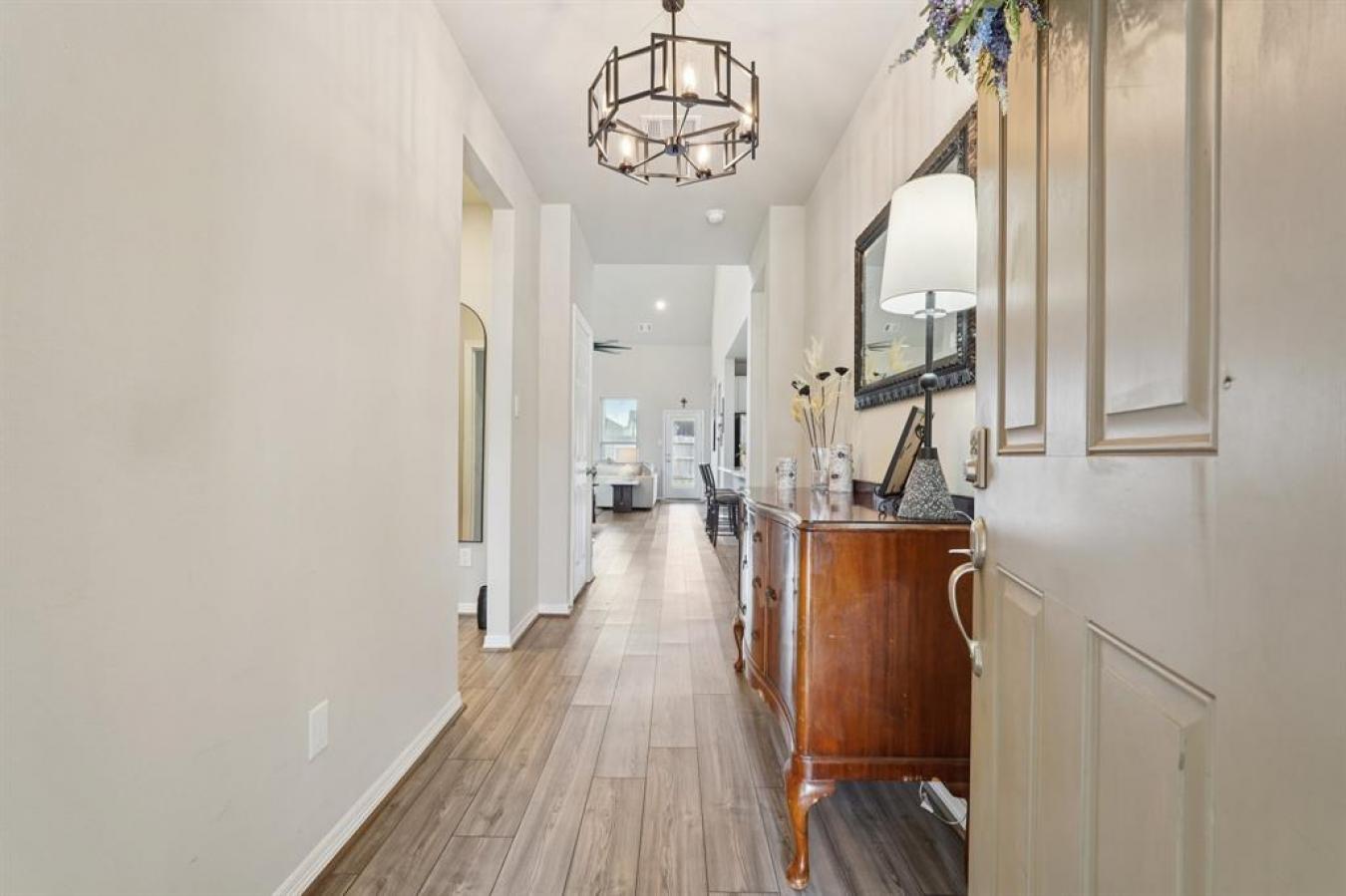 Charming, Modern, and Move-In Ready This stunning 2-story home offers – image 5