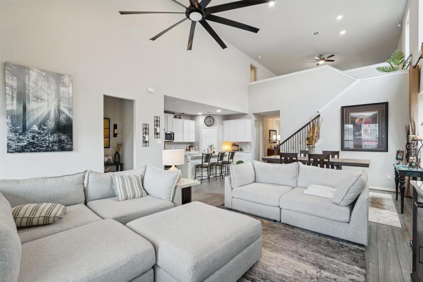 Charming, Modern, and Move-In Ready This stunning 2-story home offers – image 7