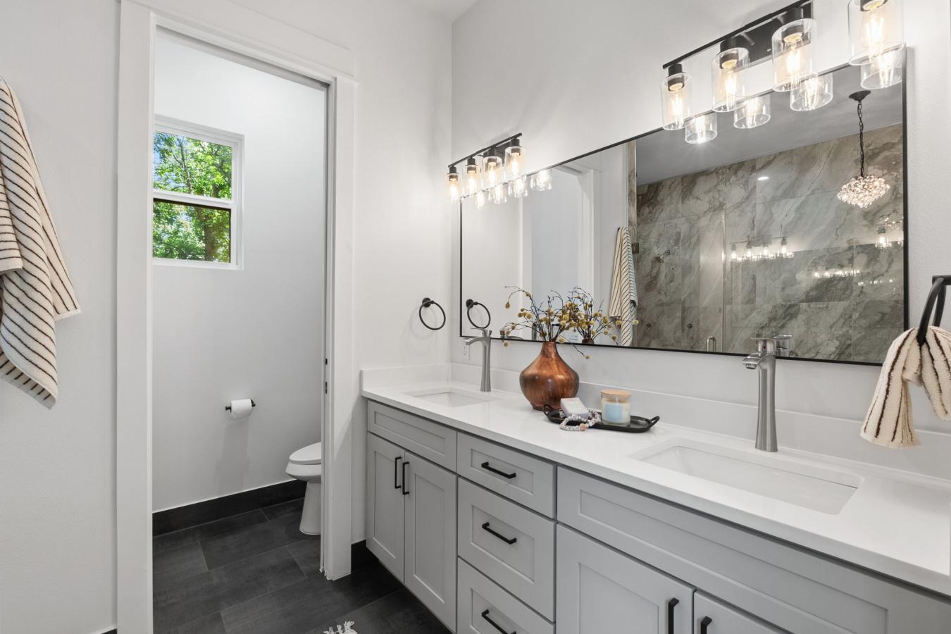 Austin, Travis, 78702, United States, 4 Bedrooms Bedrooms, ,3 BathroomsBathrooms,Residential,For Sale,1879924