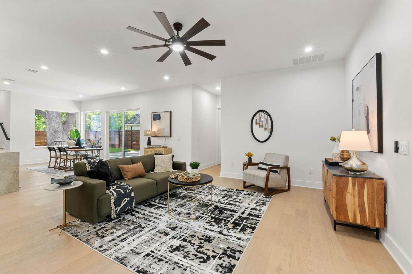 Austin, Travis, 78702, United States, 4 Bedrooms Bedrooms, ,3 BathroomsBathrooms,Residential,For Sale,1879924