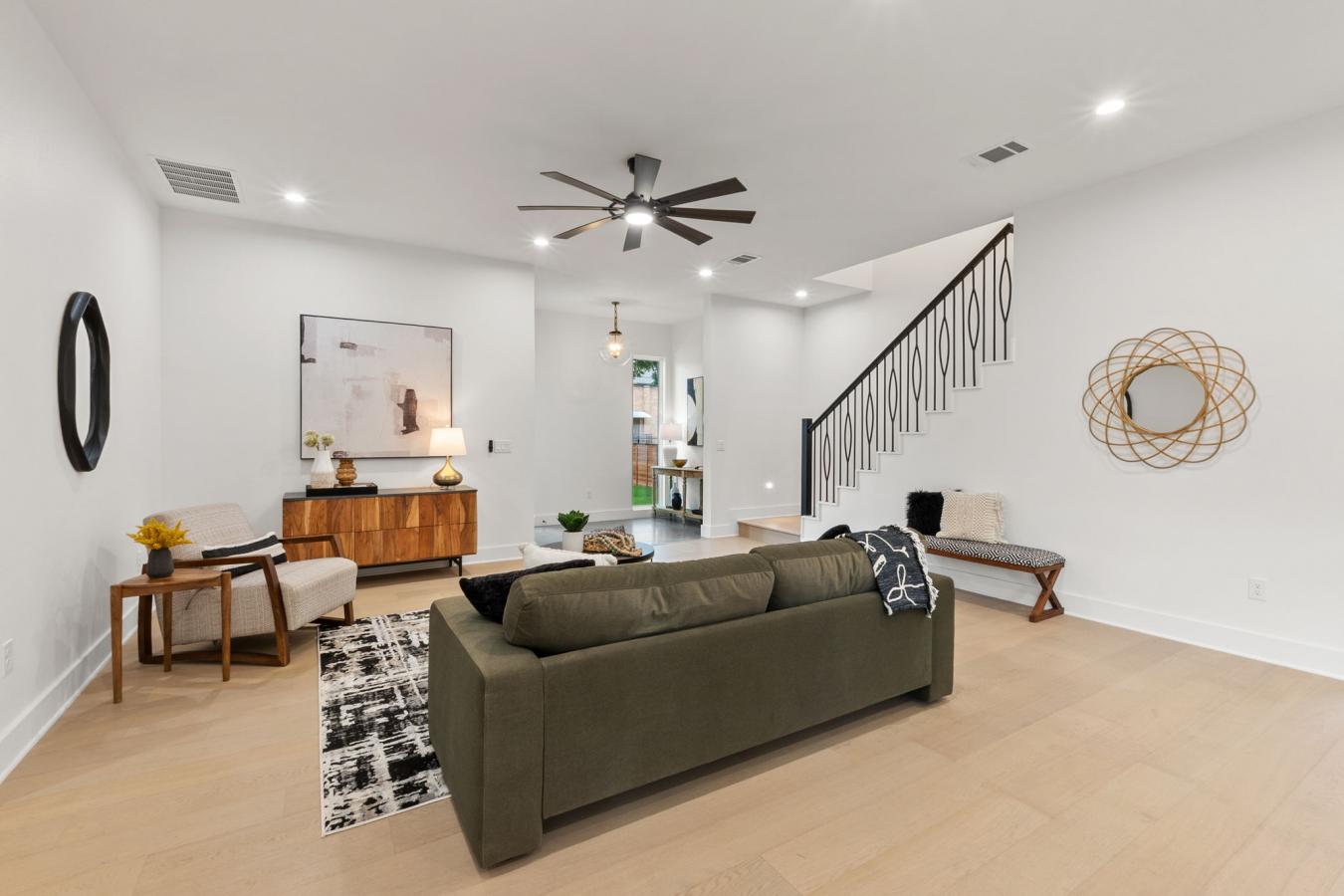 Austin, Travis, 78702, United States, 4 Bedrooms Bedrooms, ,3 BathroomsBathrooms,Residential,For Sale,1879924