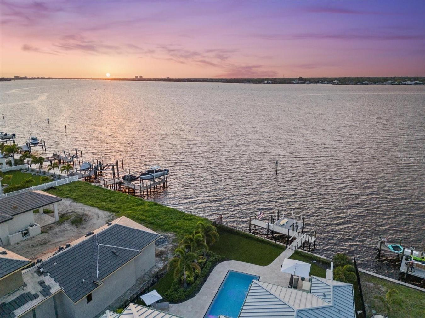 BRADENTON, Florida, 34208, United States, 5 Bedrooms Bedrooms, ,6 BathroomsBathrooms,Residential,For Sale,1879919