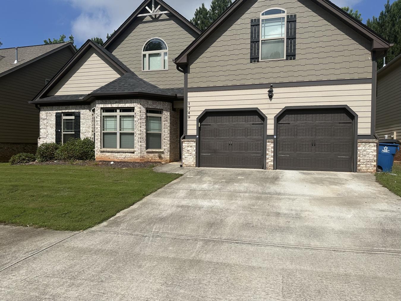 Grand Arrival to your dream home. This stunning residence perfectly bl – image 1