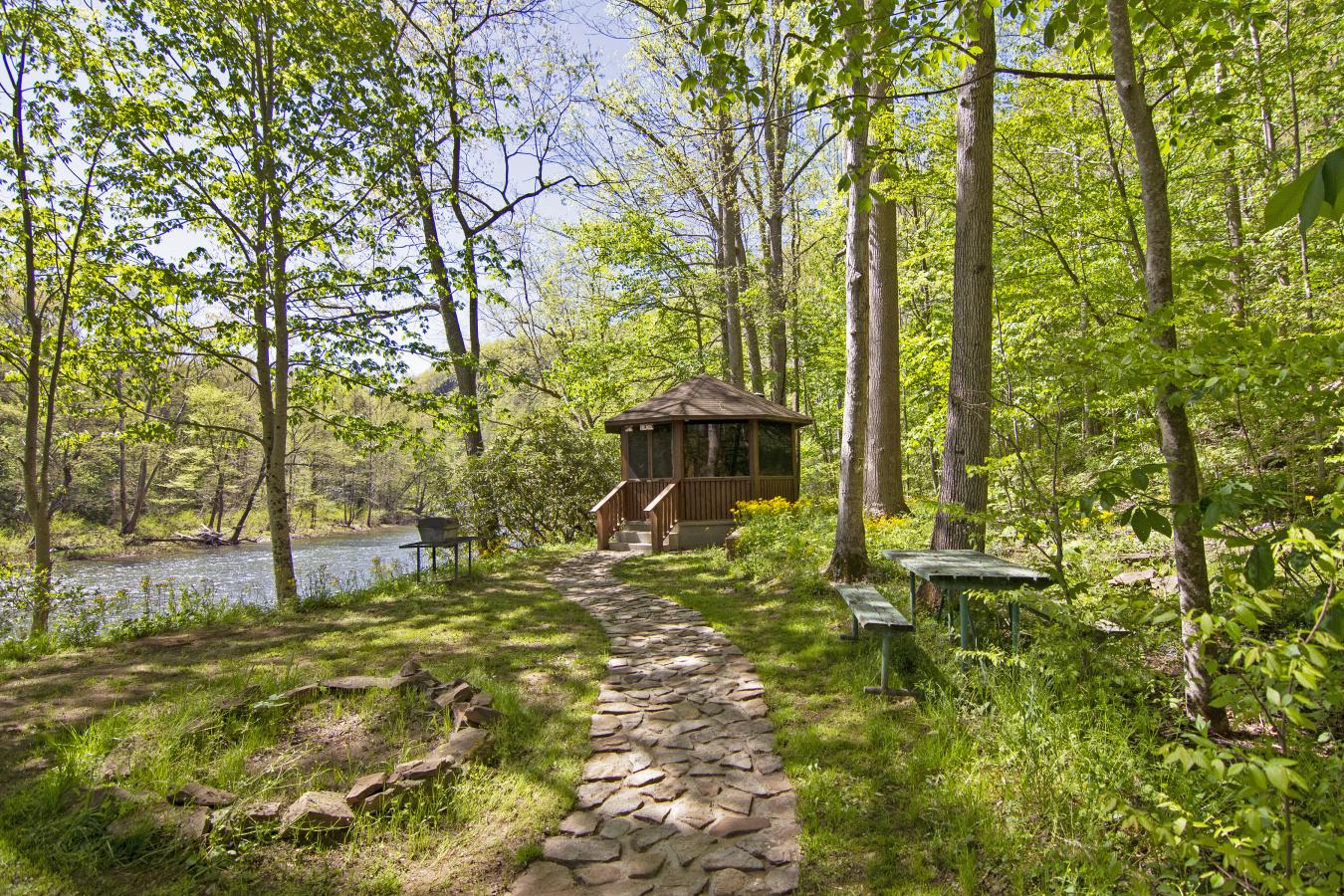 Lewisburg, Greenbrier, 24901, United States, 5 Bedrooms Bedrooms, ,3 BathroomsBathrooms,Residential,For Sale,1871400