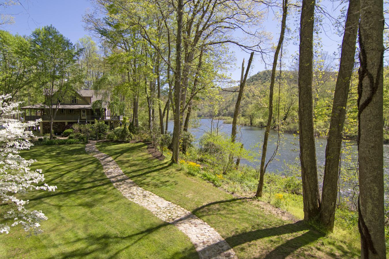 Lewisburg, Greenbrier, 24901, United States, 5 Bedrooms Bedrooms, ,3 BathroomsBathrooms,Residential,For Sale,1871400