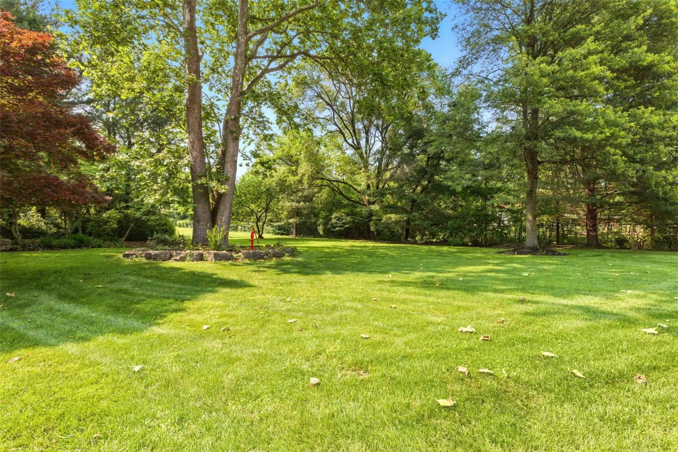 Pearl River, New York, 10965, United States, 5 Bedrooms Bedrooms, ,4 BathroomsBathrooms,Residential,For Sale,1879908