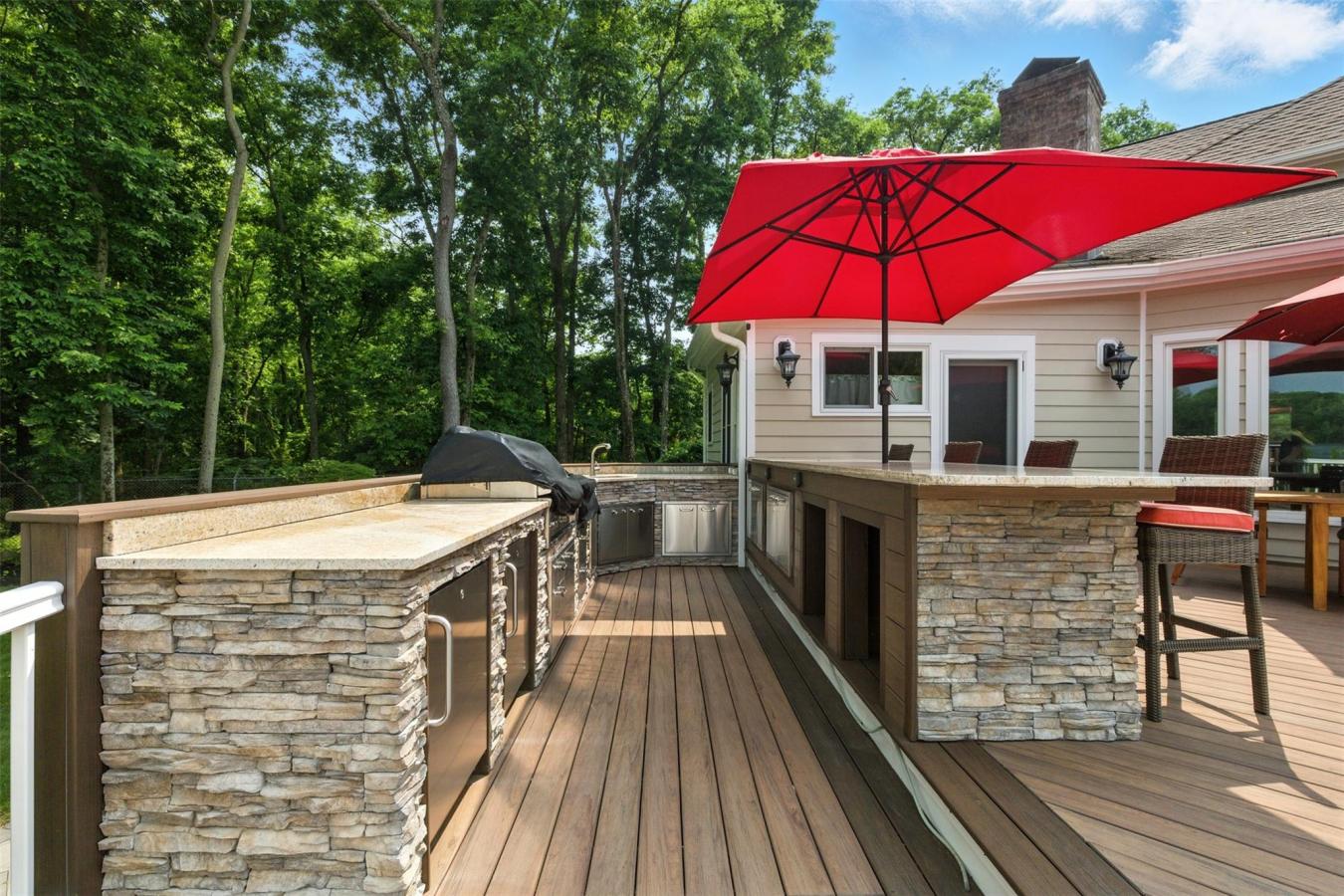 Pearl River, New York, 10965, United States, 5 Bedrooms Bedrooms, ,4 BathroomsBathrooms,Residential,For Sale,1879908