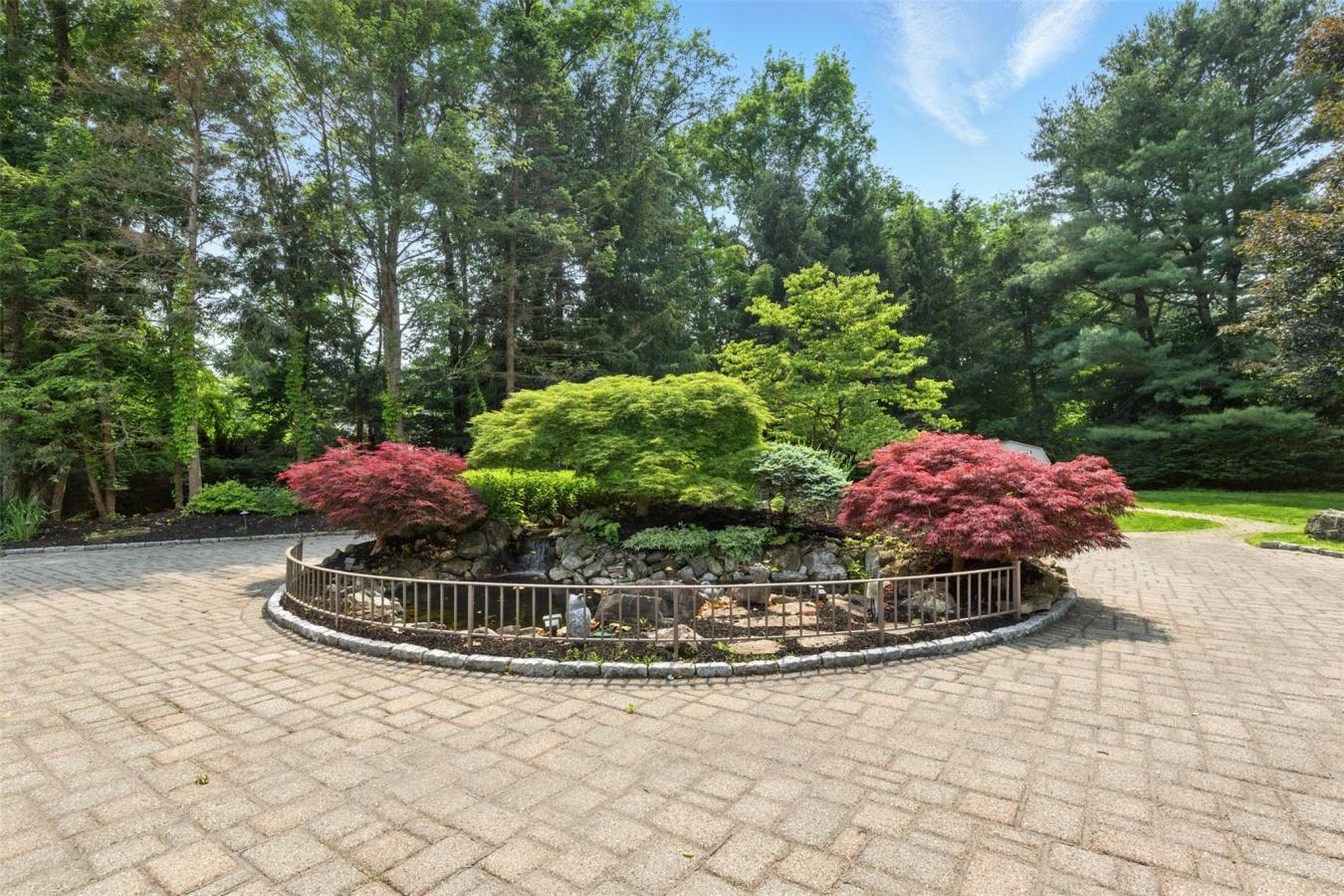 Pearl River, New York, 10965, United States, 5 Bedrooms Bedrooms, ,4 BathroomsBathrooms,Residential,For Sale,1879908