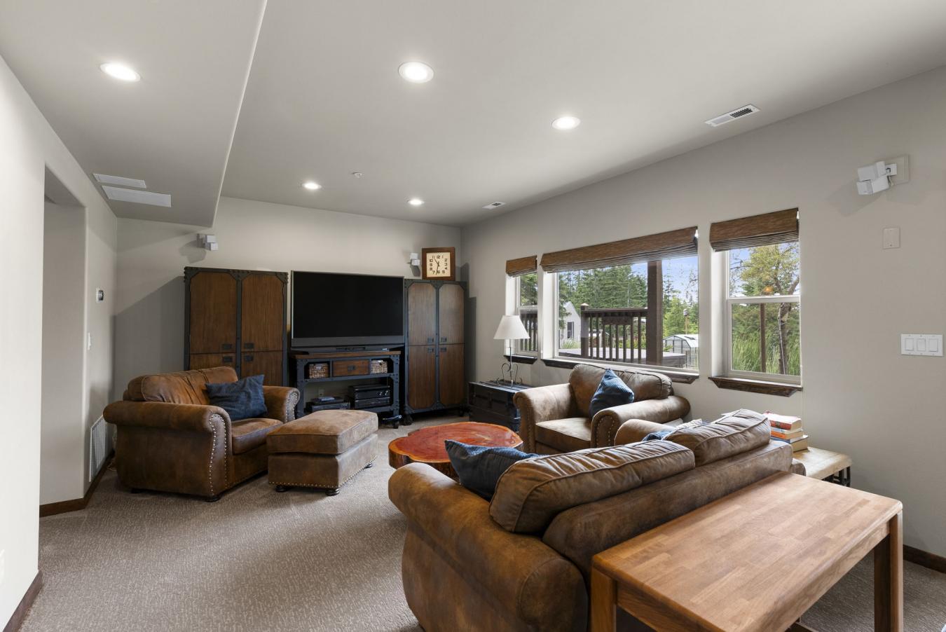 Hayden, Kootenai, 83835, United States, 3 Bedrooms Bedrooms, ,3 BathroomsBathrooms,Residential,For Sale,1871705