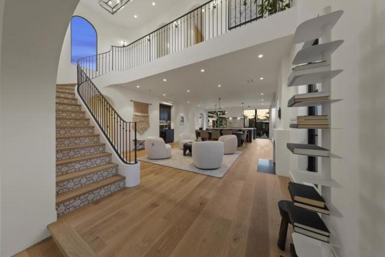 San Diego, California, 92116, United States, 5 Bedrooms Bedrooms, ,3 BathroomsBathrooms,Residential,For Sale,1879906