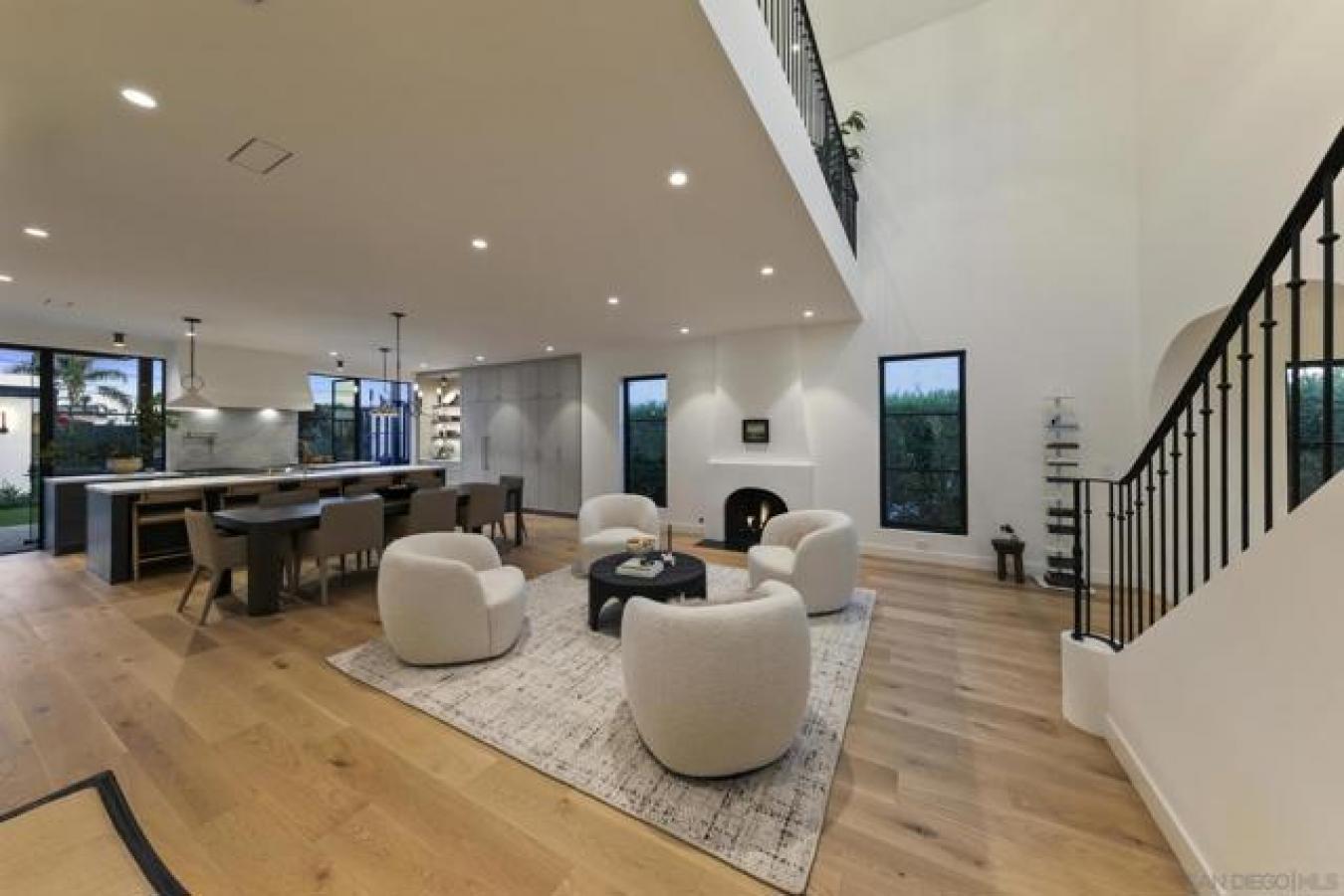 San Diego, California, 92116, United States, 5 Bedrooms Bedrooms, ,3 BathroomsBathrooms,Residential,For Sale,1879906