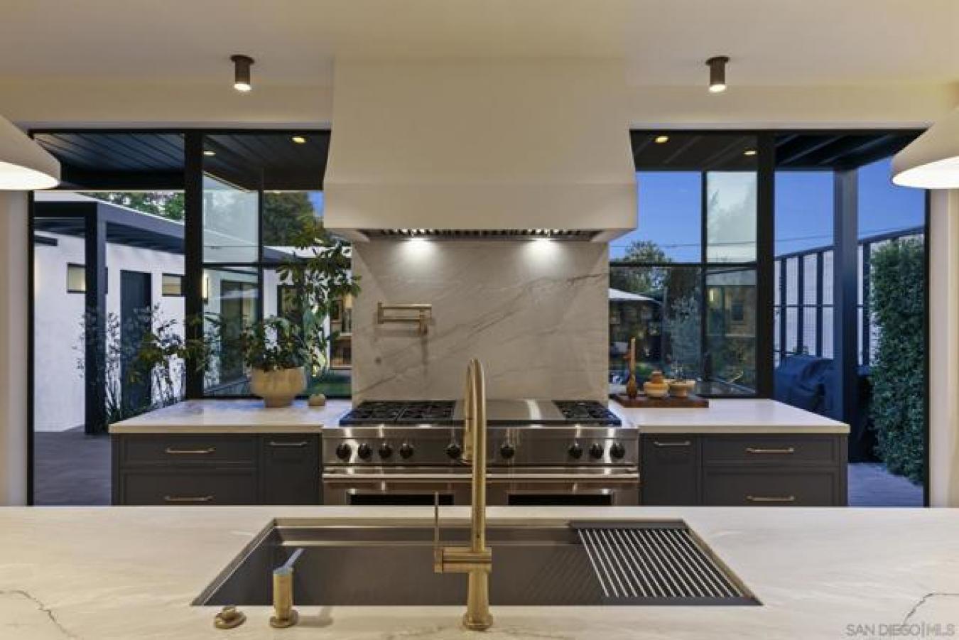 San Diego, California, 92116, United States, 5 Bedrooms Bedrooms, ,3 BathroomsBathrooms,Residential,For Sale,1879906