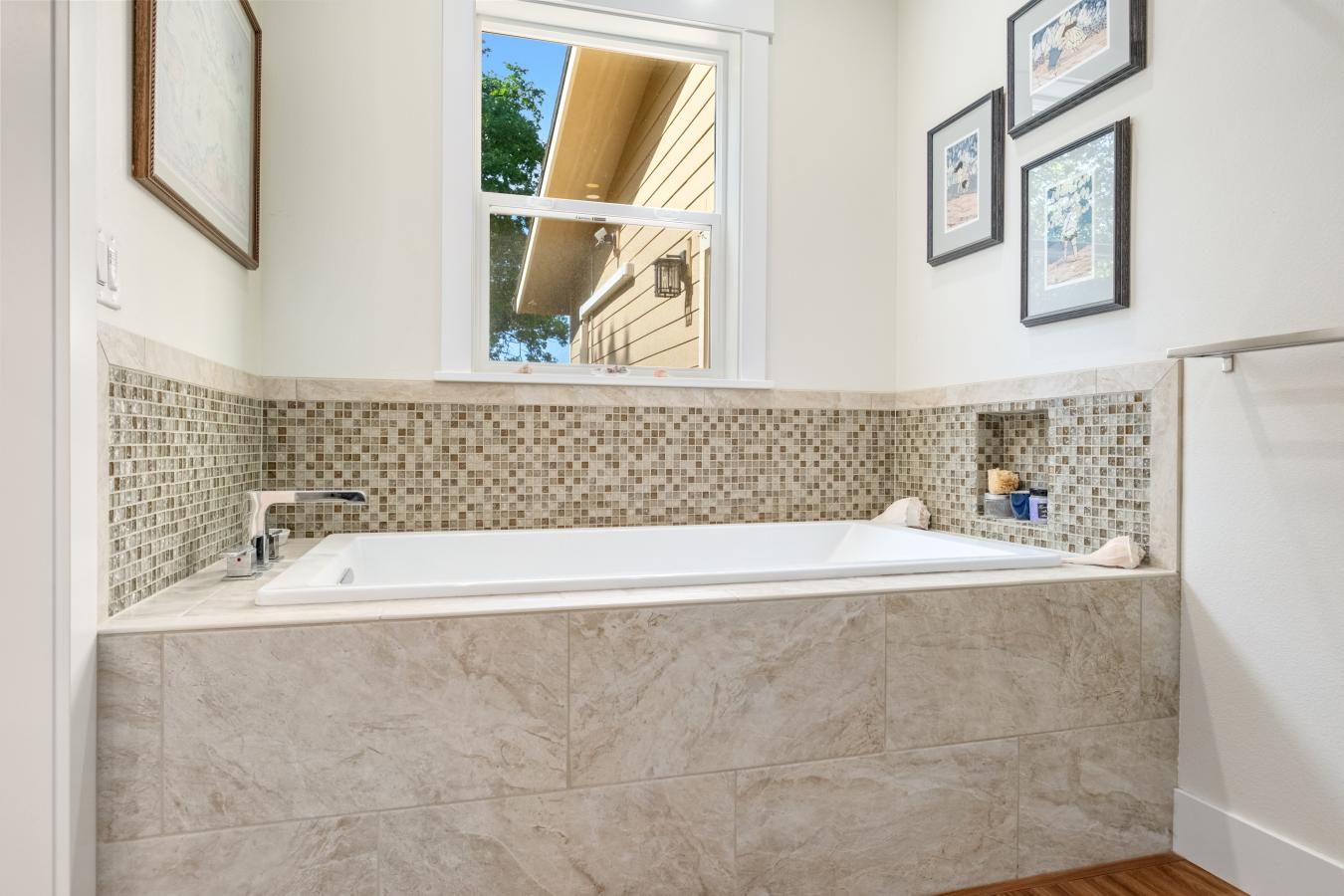 Turner, Marion, 97392, United States, 4 Bedrooms Bedrooms, ,5 BathroomsBathrooms,Residential,For Sale,1969981