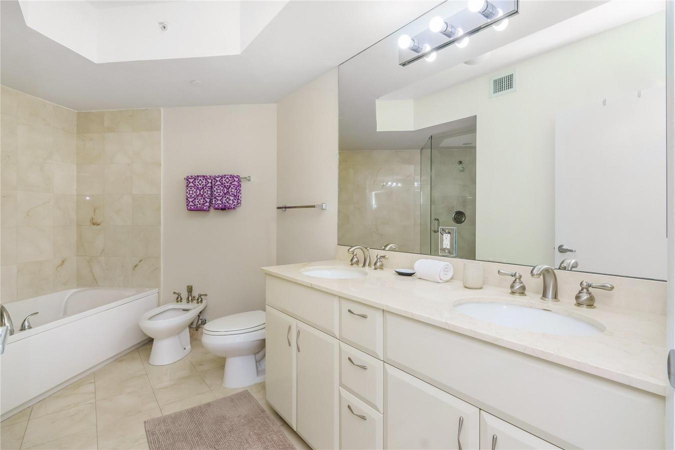 Miami Beach, Florida, 33141, United States, 2 Bedrooms Bedrooms, ,2 BathroomsBathrooms,Residential,For Sale,1871702