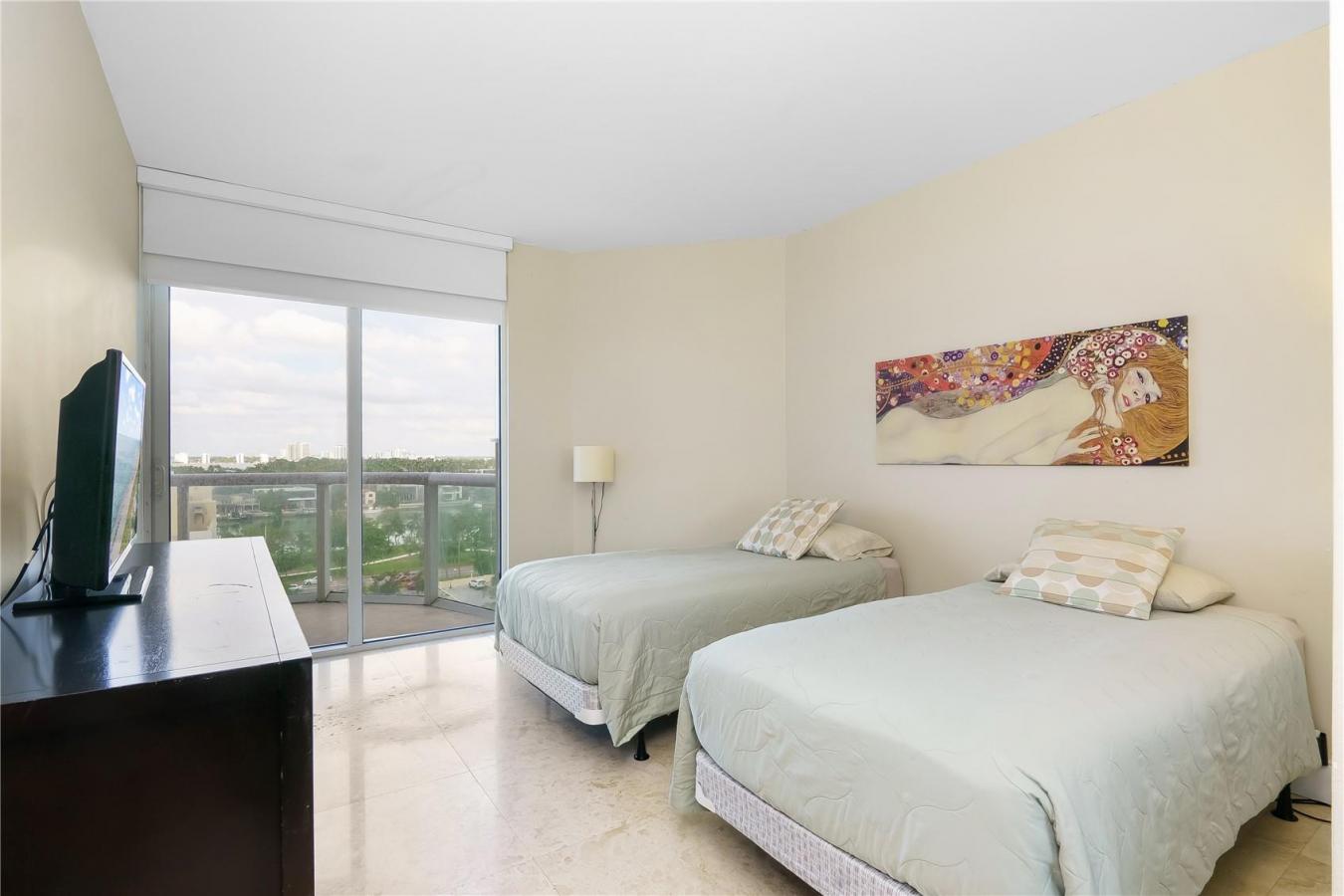 Miami Beach, Florida, 33141, United States, 2 Bedrooms Bedrooms, ,2 BathroomsBathrooms,Residential,For Sale,1871702
