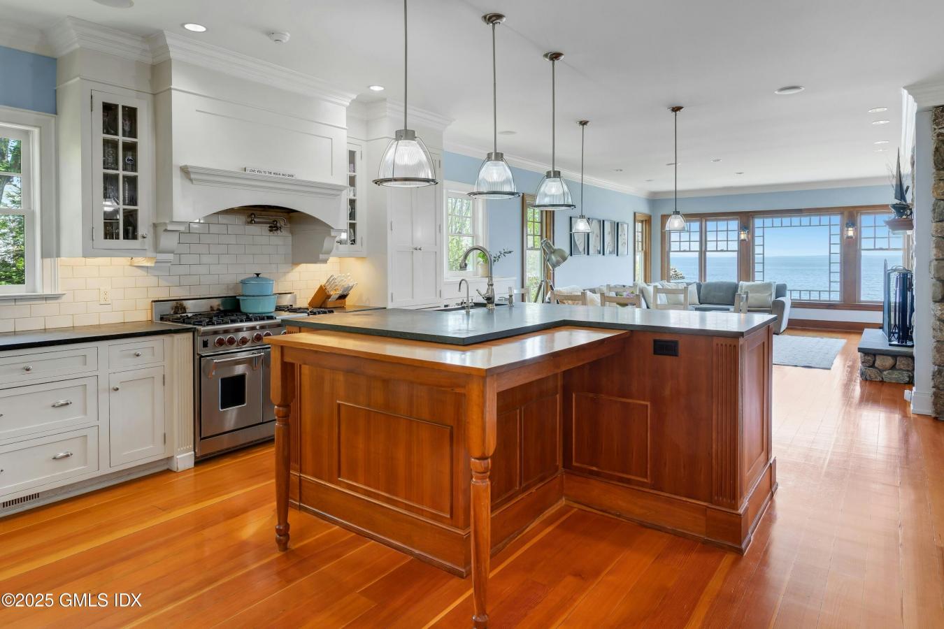 Old Greenwich, Connecticut, 06870, United States, 5 Bedrooms Bedrooms, ,4 BathroomsBathrooms,Residential,For Sale,1871701