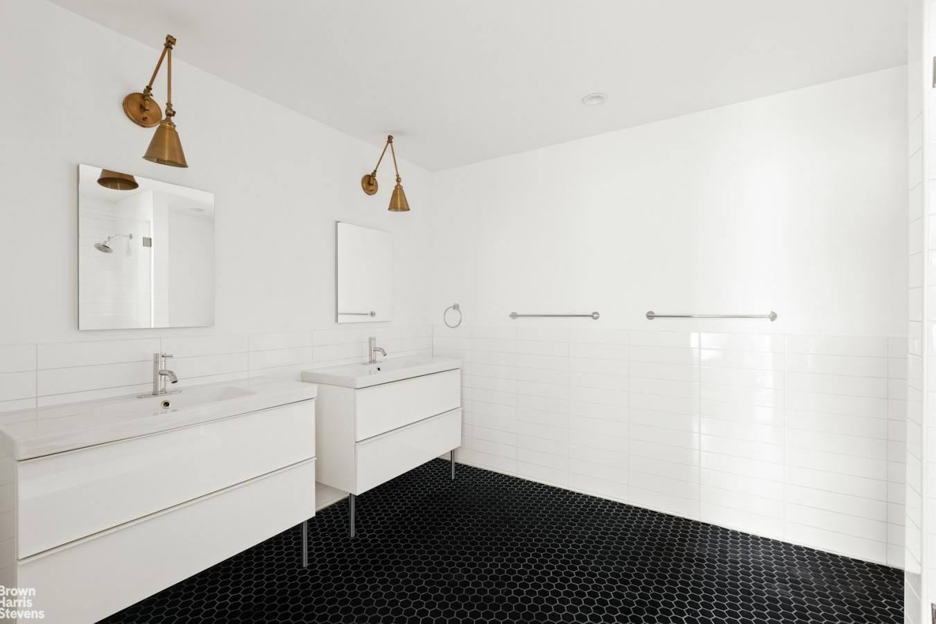 Bushwick, New York, 11207, United States, 4 Bedrooms Bedrooms, ,5 BathroomsBathrooms,Residential,For Sale,1944222
