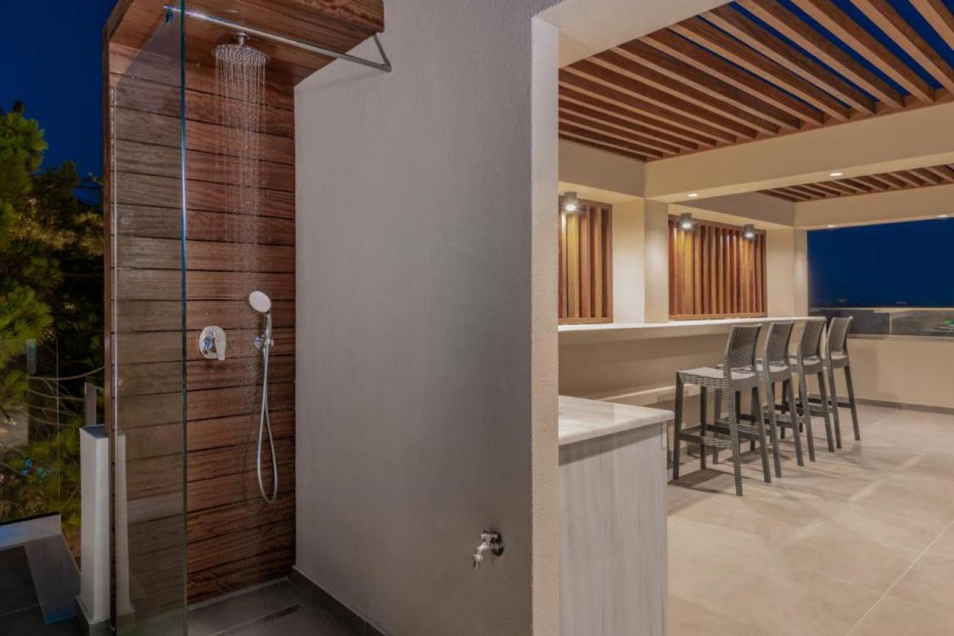 Zakynthos Town, Greece, 5 Bedrooms Bedrooms, ,5 BathroomsBathrooms,Residential,For Sale,1880099